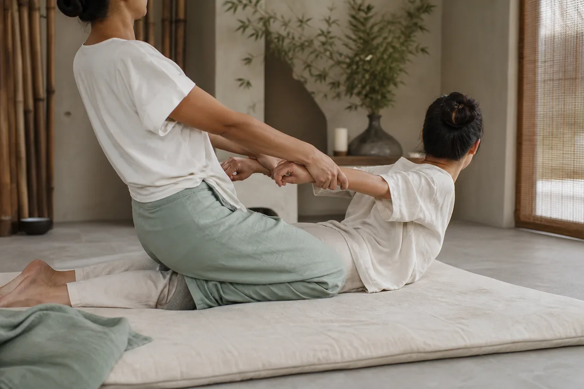 Les étirements du massage thaï : ce qu'ils travaillent